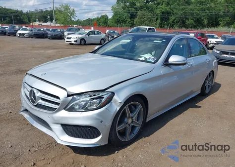 2015 Mercedes-Benz C 400 4Matic z USA, uszkodzony, nr VIN 55SWF6GB9FU039892